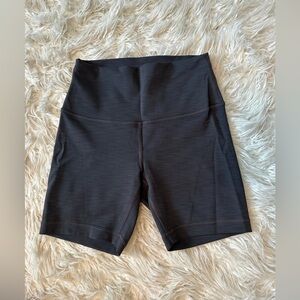 Lululemon wunder under size 6 biker shorts